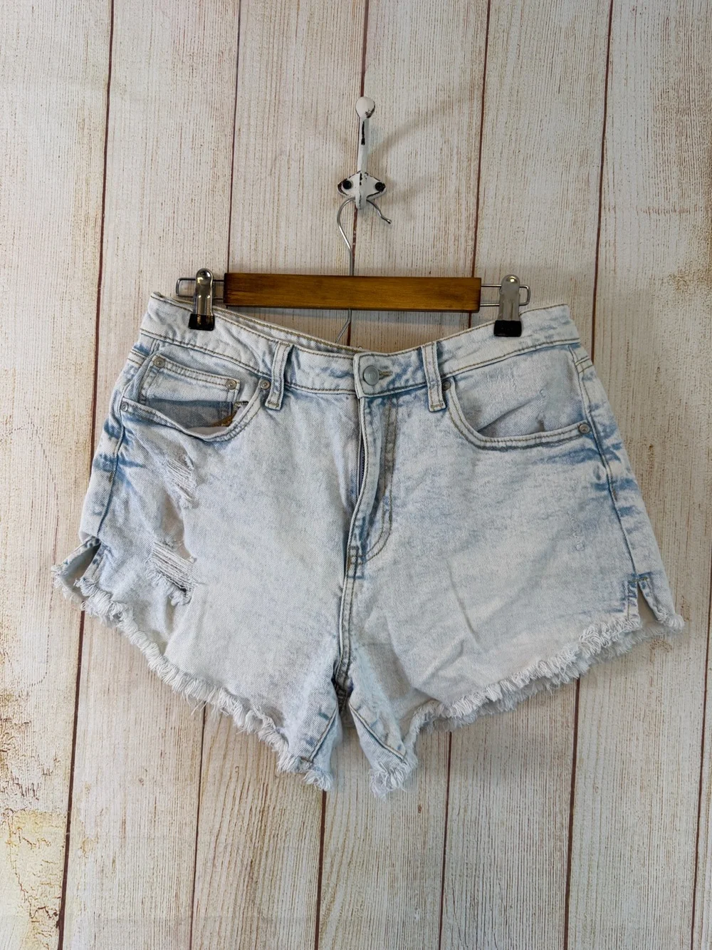 Celebrity Pink Light Wash Distressed High Rise Denim Shorts 11/30